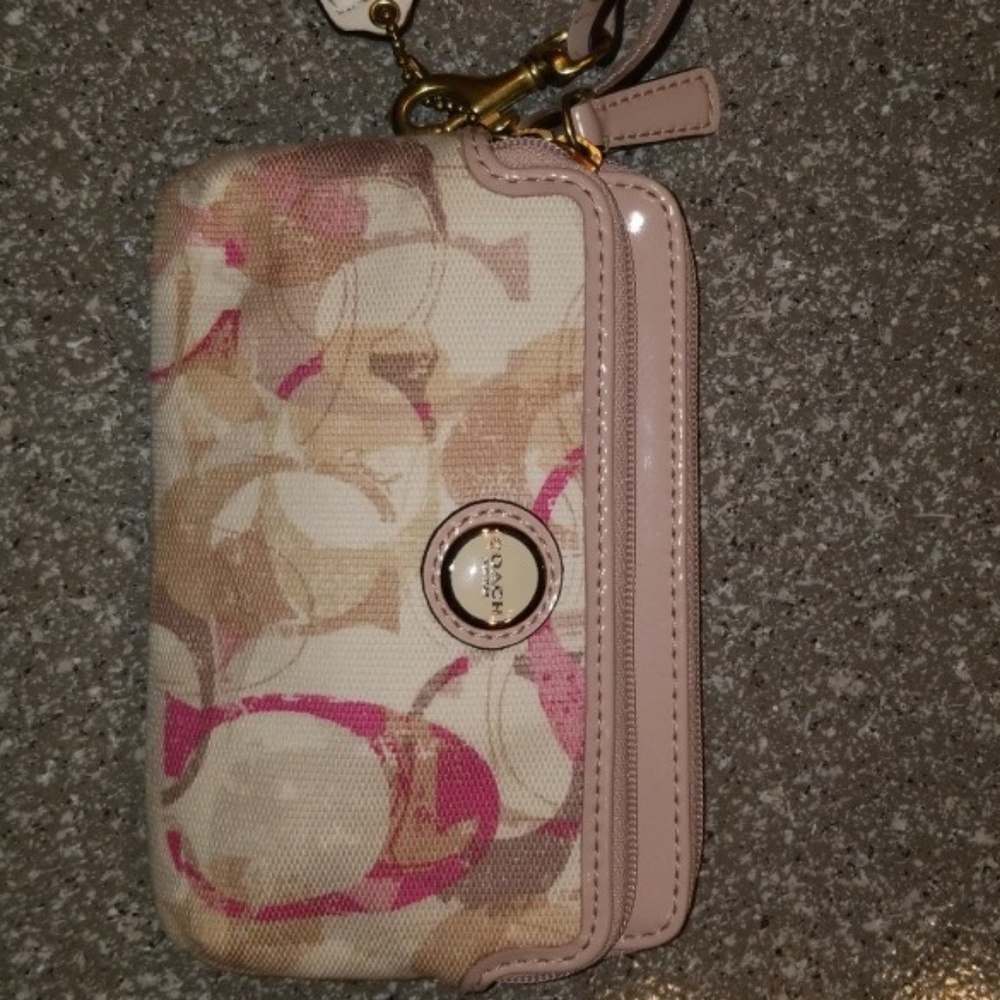 Coach wristlet purse/wallett